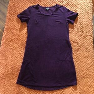 Women’s comfy short jersey knit dress with pockets. Burgundy purple M medium